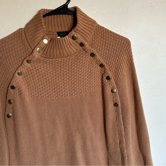 G.I.L.I. Sweater Cape / Poncho with Button Detail - Picture 2 of 8